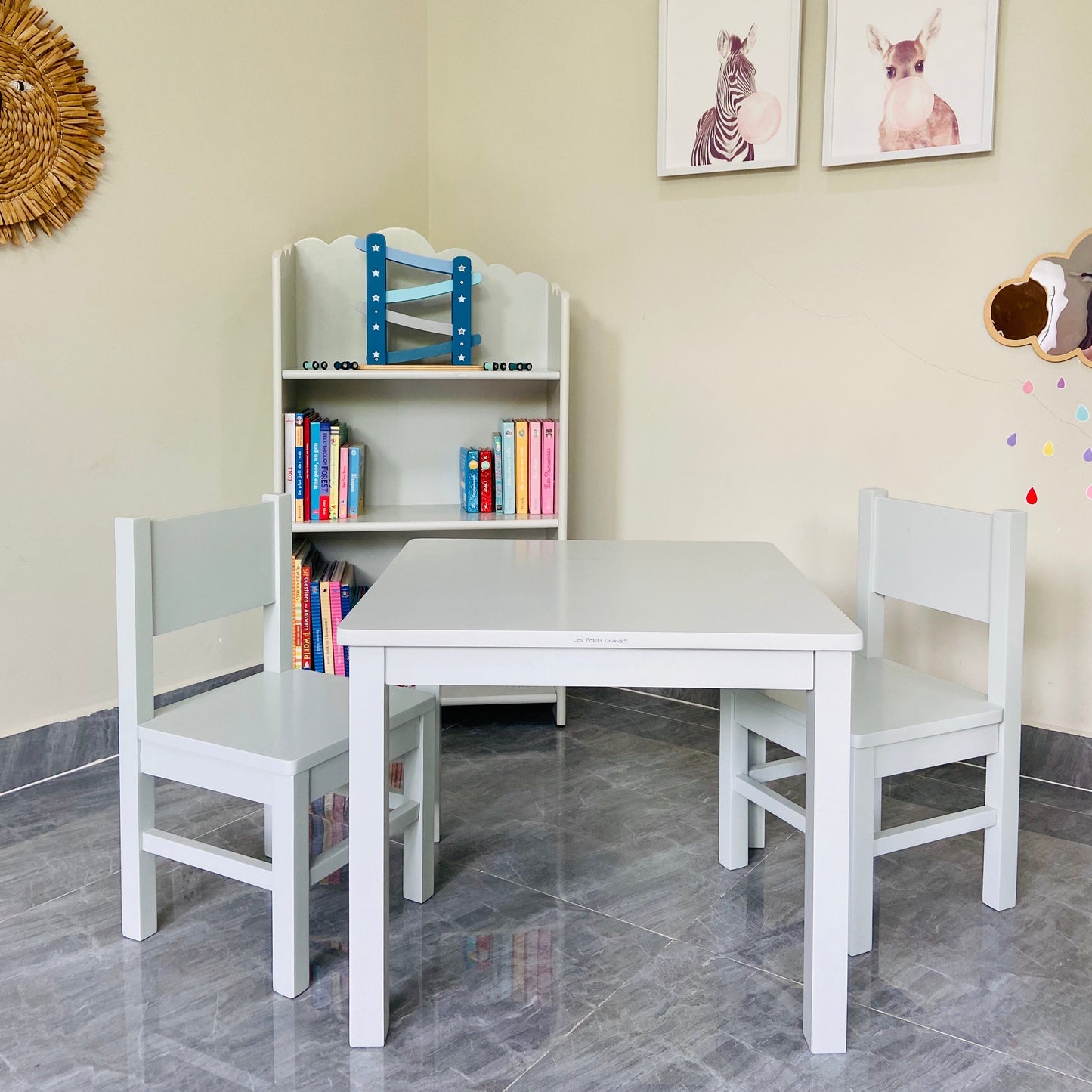 Grown-Up Set : My Everyday table and chairs